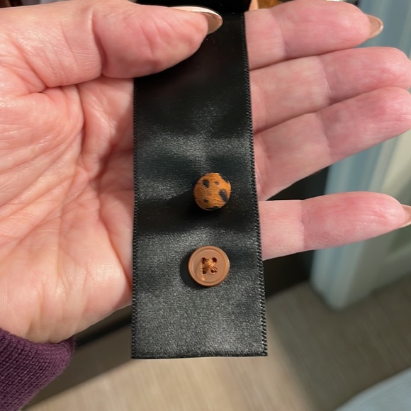 7 For All Man Kind ruffle sheer animal print silk blouse with cami included - Picture 6 of 7